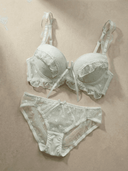 Soutien-gorge et culotte en dentelle verte à motif cœurs - Image 1
